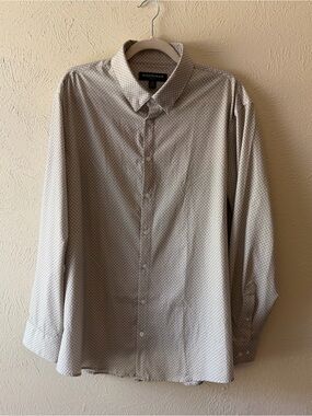 Mizzen+Main Men’s Light Beige Micro-Pattern Dress Shirt